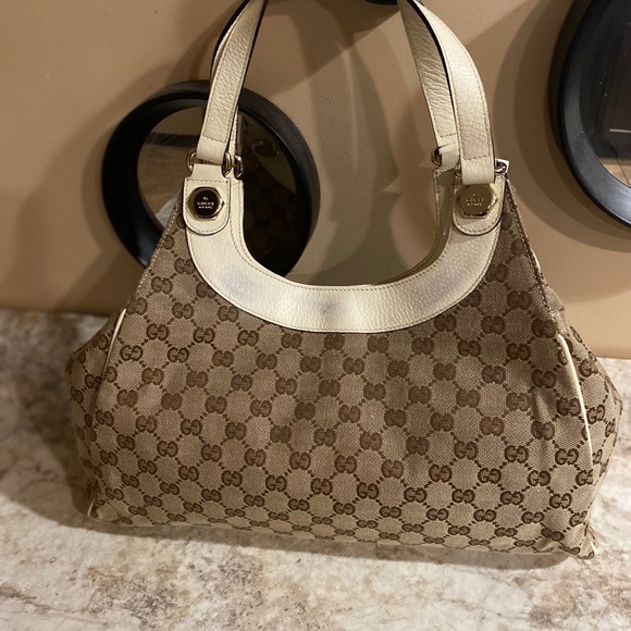 GUCCI Signature Monogrammed GG Hobo Shoulder Bag - Picture 4 of 9